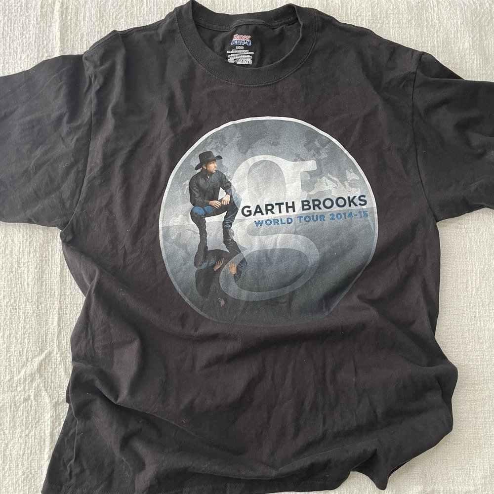 Garth Brooks World Tour T Shirt Large Hanes Comfort Soft Heavyweight Concert EUC